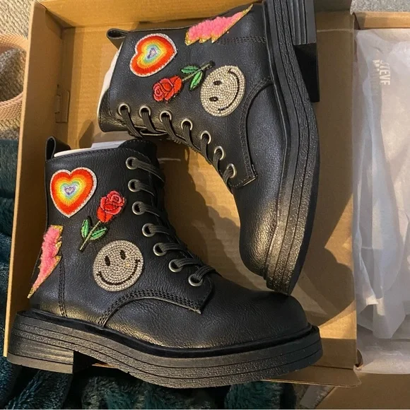 Kids Black Boot with Colorful Patches Steve Madden Sz 9 Unisex New - Picture 5 of 8